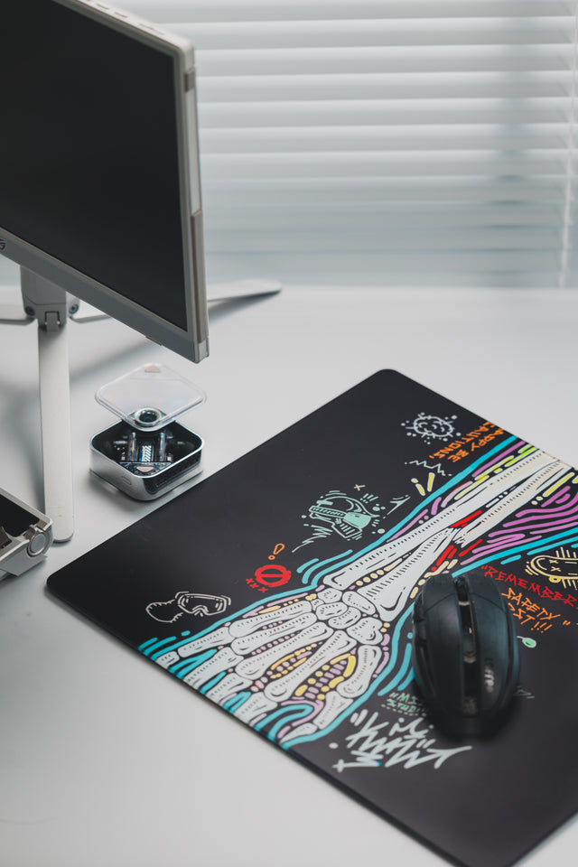 LeleDesign Curation Tempered Glass Pad（feat. 菇髅|裂缝）