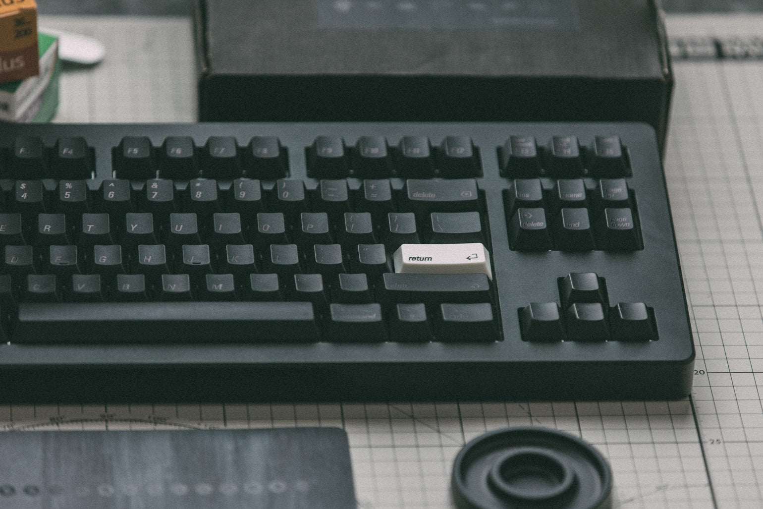 Close-up of the Munchen Schwarz keyboard layout and contrasting accent keys
