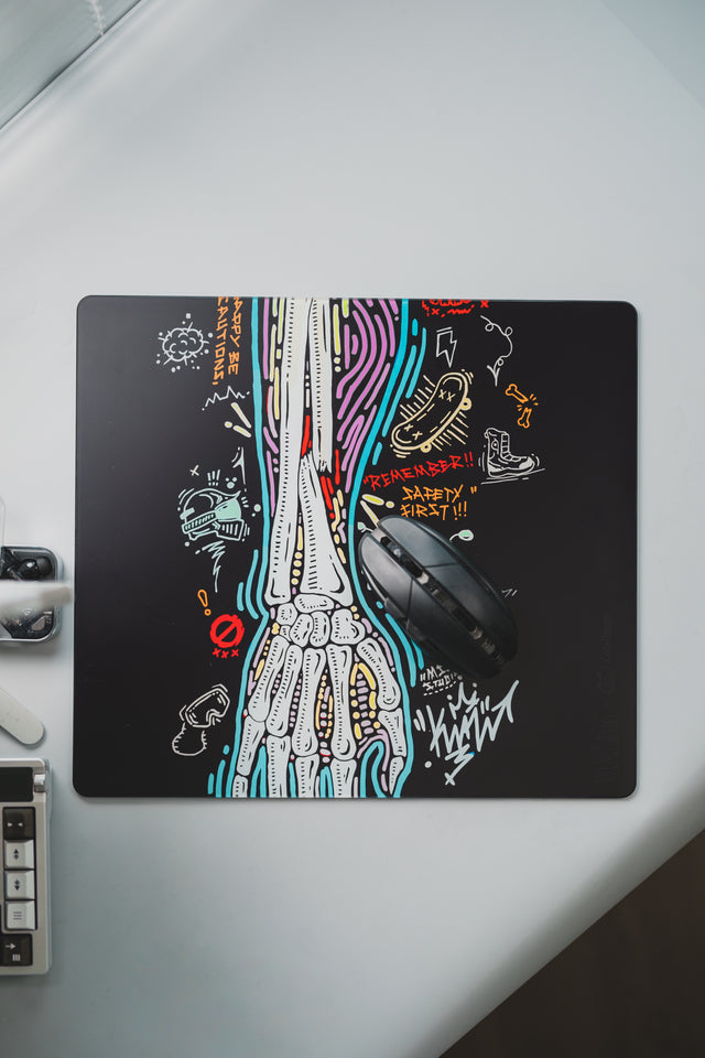 LeleDesign Curation Tempered Glass Pad（feat. 菇髅|裂缝）